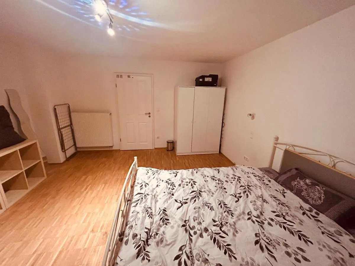 Theresienstrasse 83 Munich Homestay
