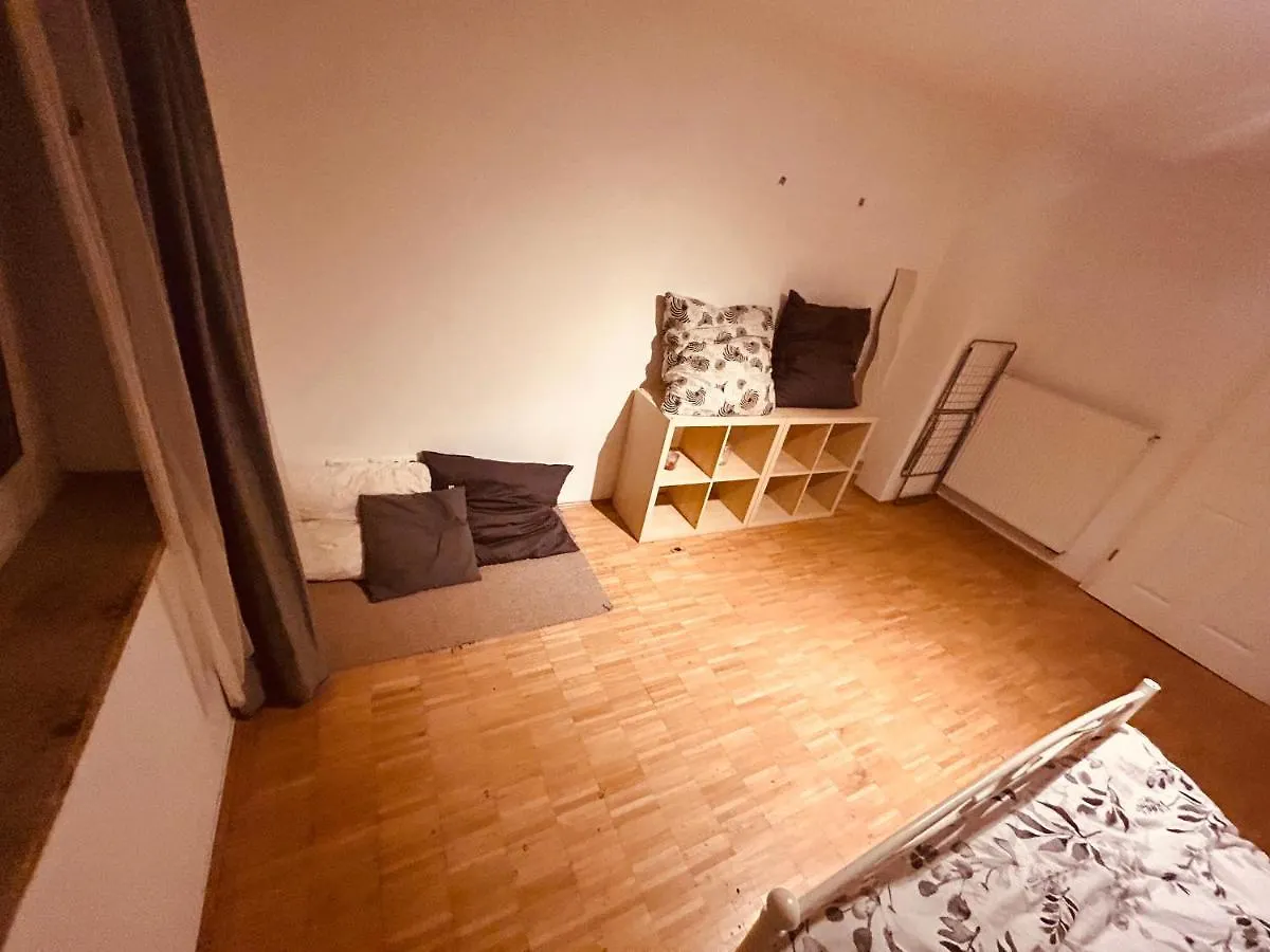 Theresienstrasse 83 Munich Homestay